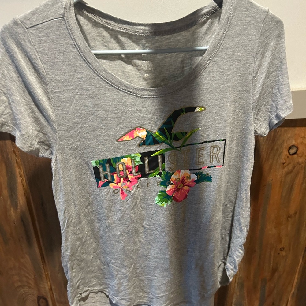 Hollister Women's Gray Floral Logo T-Shirt